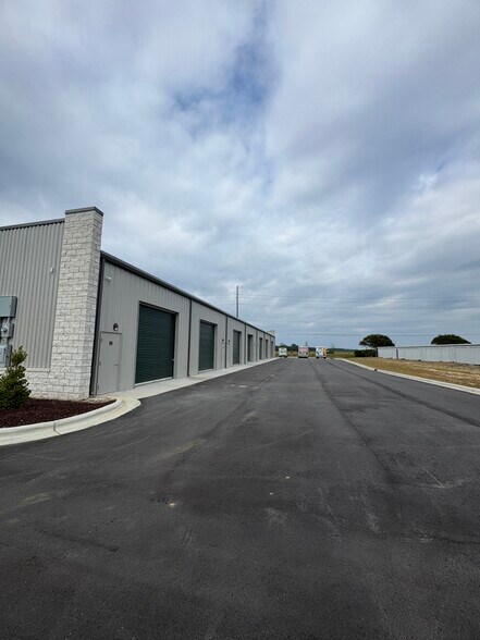 408 Airport rd, Kinston, NC à louer - Photo de l’immeuble – Image 3 sur 6