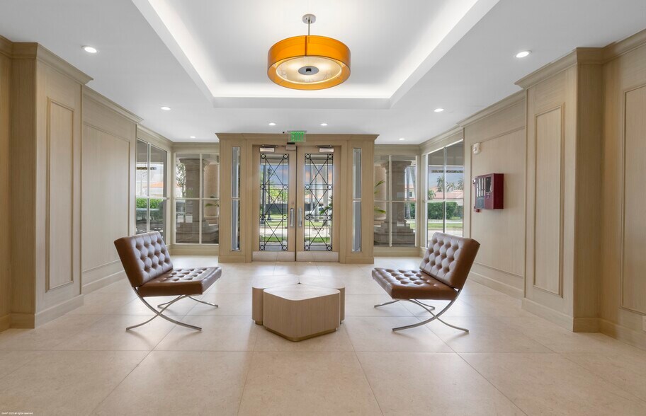 350 Royal Palm Way, Palm Beach, FL à louer - Photo intérieure – Image 2 sur 12