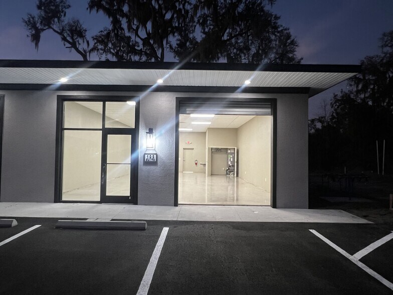 745 Tillman Pl, Plant City, FL à louer - Photo de l’immeuble – Image 2 sur 22