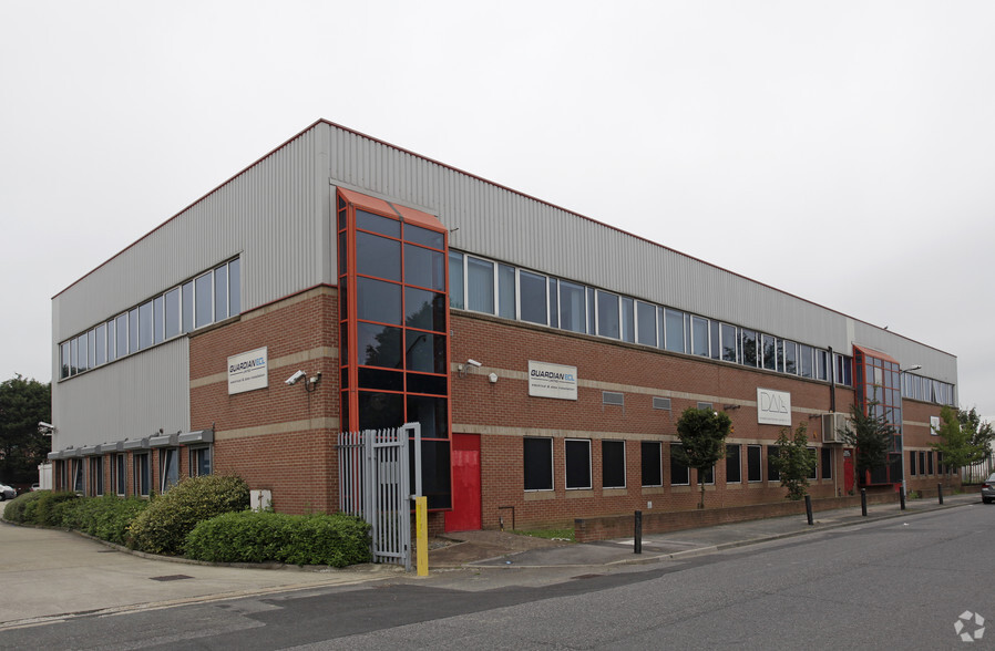 Spilsby Rd, Romford à louer - Photo principale – Image 1 sur 6