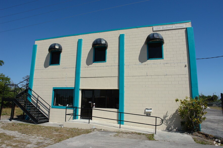 1201 Railroad Ave, Stuart, FL à vendre - Photo de l’immeuble – Image 3 sur 4