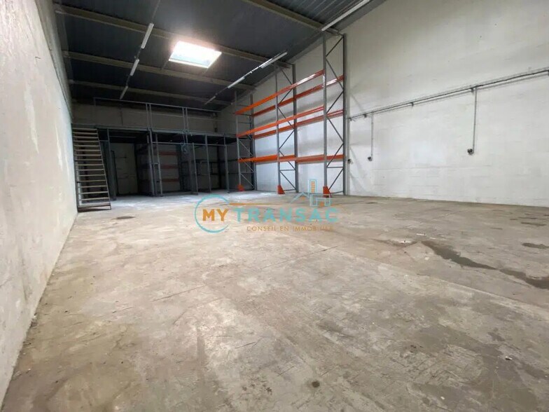 Local d’activités dans Chilly-Mazarin à louer - Photo de l’immeuble – Image 2 sur 9