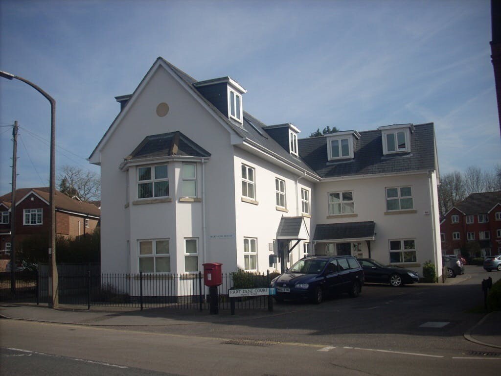 Bridge Rd, Bagshot à louer Photo de l’immeuble– Image 1 sur 8