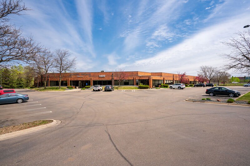 5909 Baker Rd, Minnetonka, MN à louer - Photo de l’immeuble – Image 2 sur 10