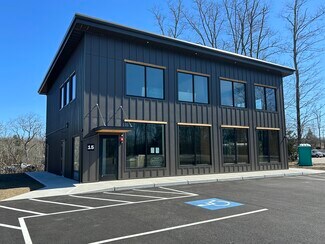 Plus de détails pour 7 Maclellan Dr, Eliot, ME - Bureau/Local commercial à louer