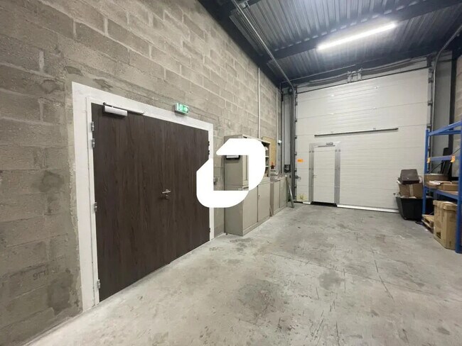 Plus de détails pour Local d’activités à vendre