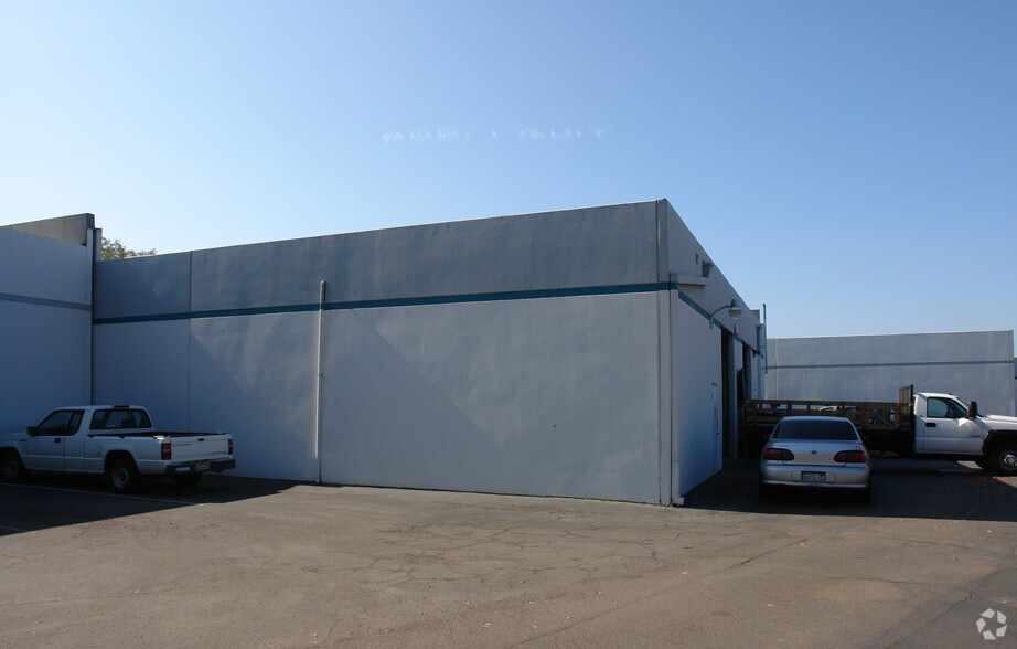 8706 Production Ave, San Diego, CA à louer - Photo de l’immeuble – Image 3 sur 6