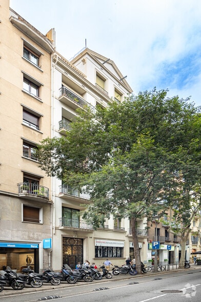 Local commercial dans Barcelone, Barcelona à louer - Photo principale – Image 1 sur 1