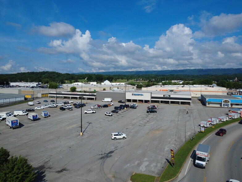 1966 Northpoint Blvd, Hixson, TN à vendre - Photo de l’immeuble – Image 2 sur 4