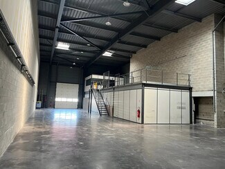 Plus de détails pour Local d'activités à louer