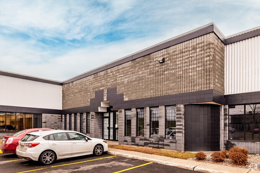 5550-5750 Boul Thimens, Saint-Laurent, QC à louer - Photo de l’immeuble – Image 3 sur 5