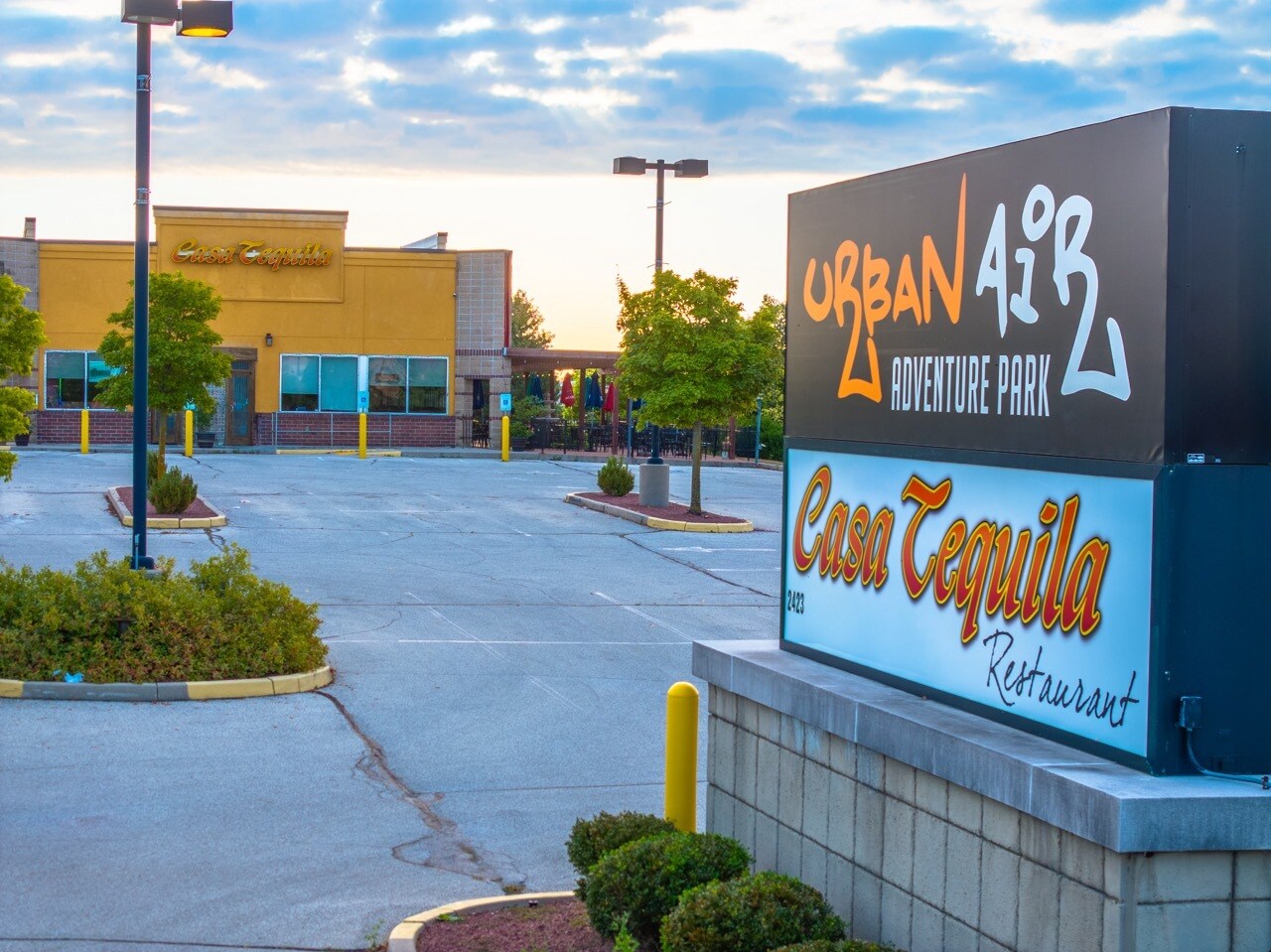 2423 N Kossow Rd, Waukesha, WI à vendre Photo de l’immeuble– Image 1 sur 37