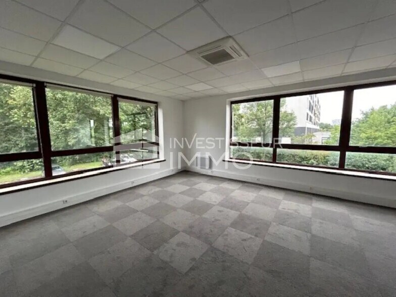 Bureau dans Champs-sur-Marne à louer - Photo de l’immeuble – Image 1 sur 10