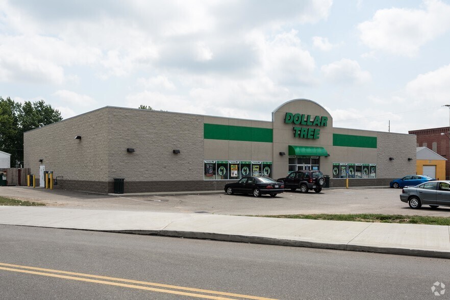 902 Cherry Ave NE, Canton, OH à louer - Photo de l’immeuble – Image 1 sur 3