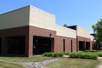 41441-41541 W 11 Mile Rd, Novi, MI à louer Photo de l’immeuble– Image 2 sur 2
