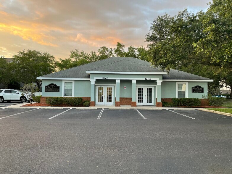 12167-12169 W Linebaugh Ave, Tampa, FL à louer - Photo principale – Image 1 sur 13