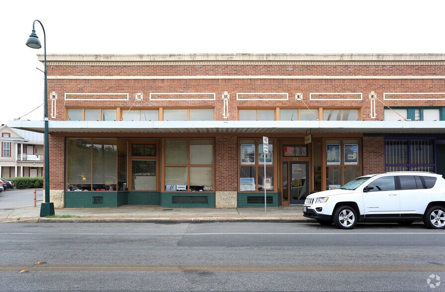 910-912 S Alamo St, San Antonio, TX à louer - Photo de l’immeuble – Image 2 sur 2