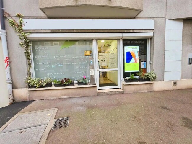 Plus de détails pour Local commercial à louer