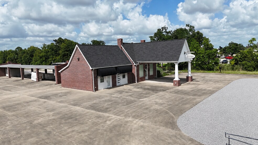 3010 Country Club Rd, Lake Charles, LA à louer - Photo de l’immeuble – Image 1 sur 5