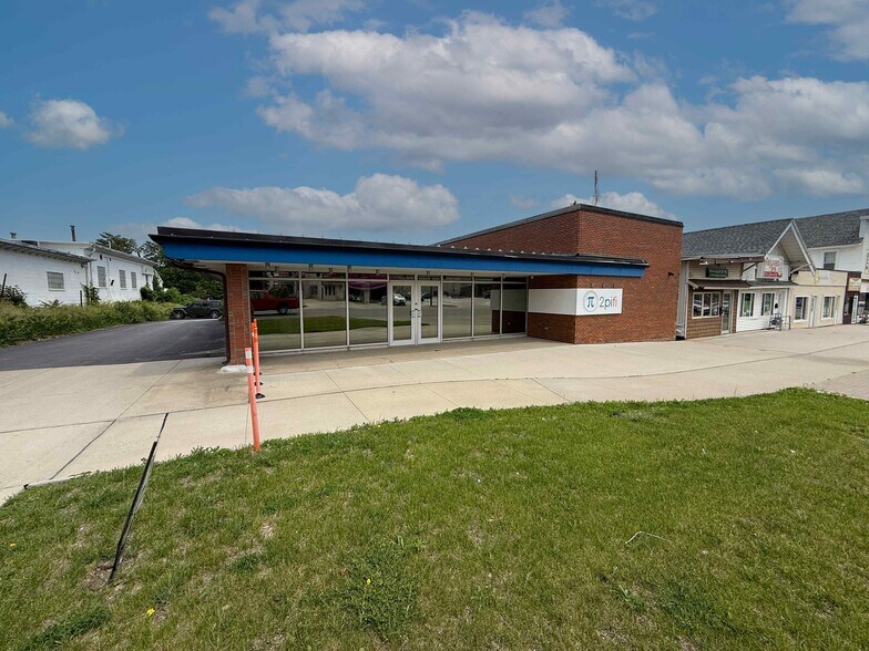 3223 1st Ave SE, Cedar Rapids, IA à vendre - Photo de l’immeuble – Image 1 sur 18