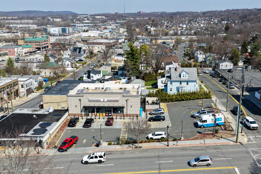 37 E Main St, Elmsford, NY à vendre - Photo de l’immeuble – Image 3 sur 4