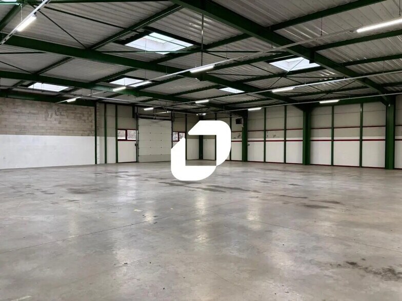 Local d’activités dans Saint-Thibault-des-Vignes à louer - Photo intérieure – Image 3 sur 11