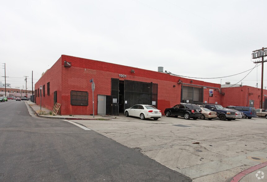 1901 E 7th Pl, Los Angeles, CA à louer - Photo de l’immeuble – Image 3 sur 9