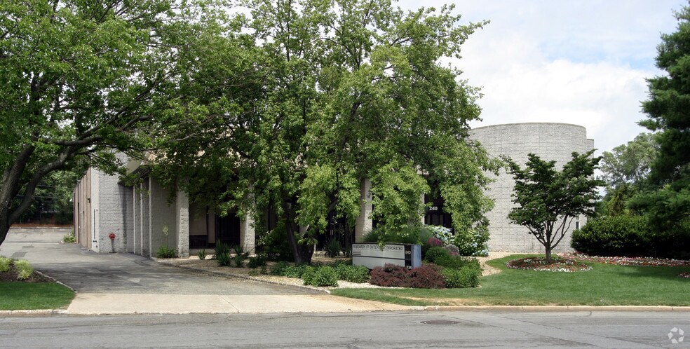 230-240 Crossways Park Dr, Woodbury, NY à louer - Photo de l’immeuble – Image 2 sur 5