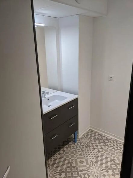 Bureau dans Reims à vendre - Photo de l’immeuble – Image 2 sur 4