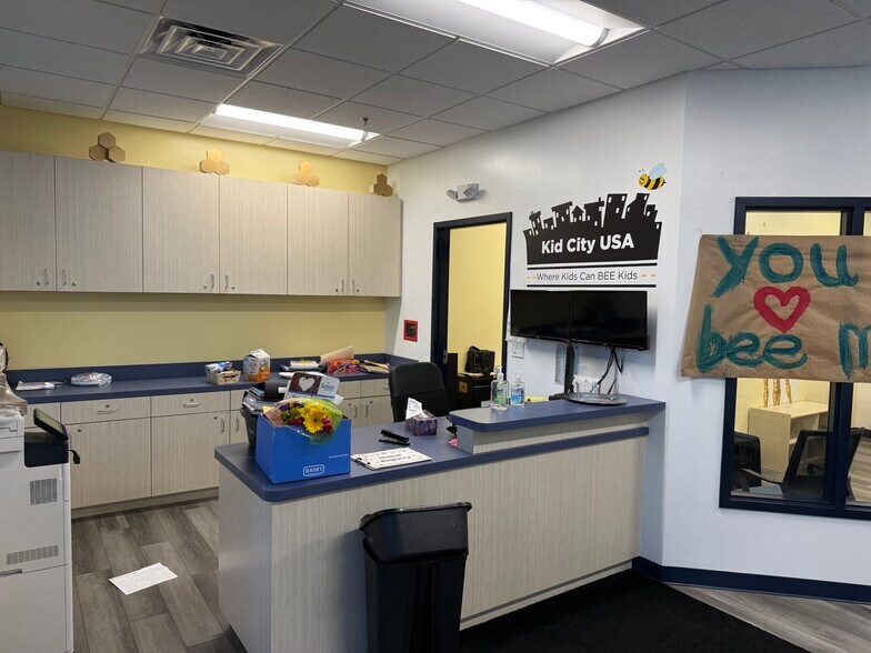 3480 Royal Pines Dr, Orange Park, FL à louer - Photo intérieure – Image 2 sur 18