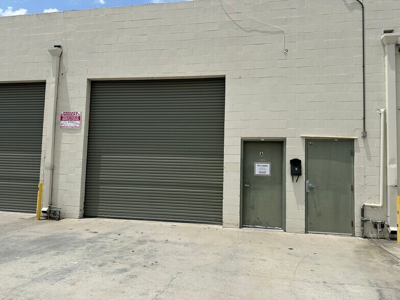 20942 Osborne St, Canoga Park, CA à louer - Photo de l’immeuble – Image 1 sur 5