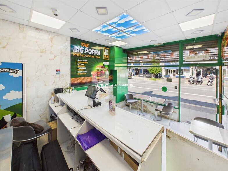 51 Cricklewood Broadway, Londres à louer - Photo de l’immeuble – Image 3 sur 5