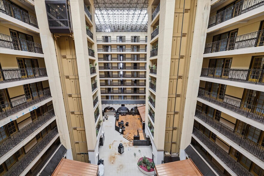 9090 Southwest Fwy, Houston, TX à vendre - Photo de l’immeuble – Image 3 sur 26