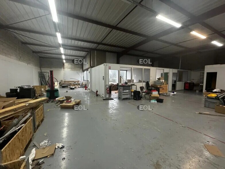 Local d’activités dans Villebon-sur-Yvette à louer - Photo de l’immeuble – Image 2 sur 4