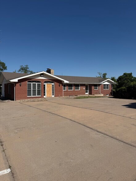 1926 N Andover Rd, Andover, KS à vendre - Photo de l’immeuble – Image 1 sur 4