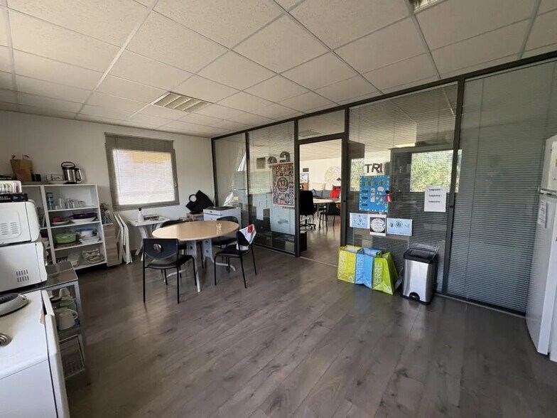 Local commercial dans Aubagne à louer - Photo de l’immeuble – Image 3 sur 10