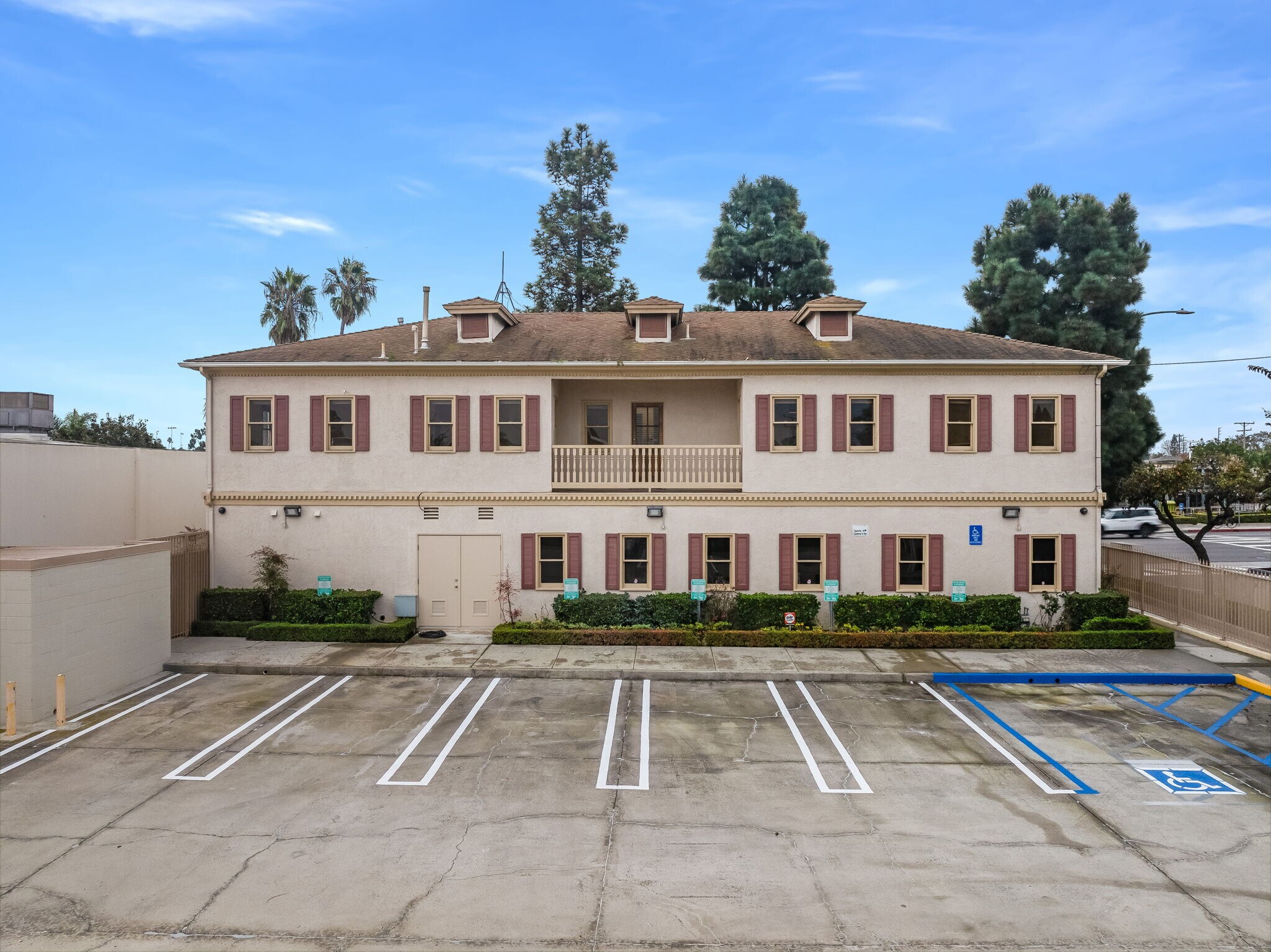 628 W 19th St, Costa Mesa, CA à vendre Photo de l’immeuble– Image 1 sur 5