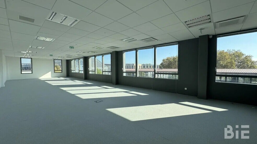 Bureau dans Bordeaux à louer - Photo de l’immeuble – Image 3 sur 8