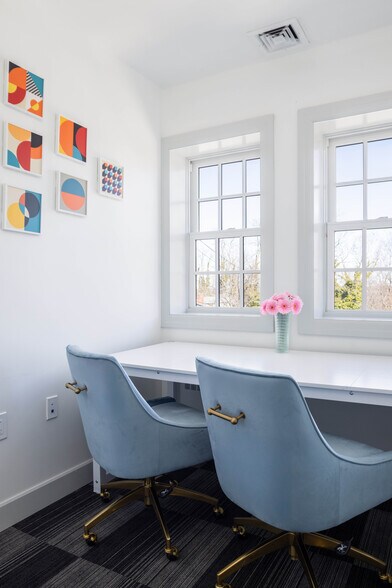 453 W Main St, Huntington, NY à louer - Photo de l’immeuble – Image 3 sur 23