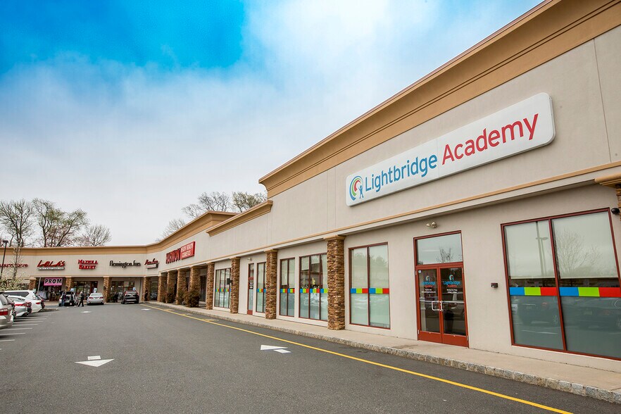 357-359 US Highway 9, Manalapan Township, NJ à louer - Photo de l’immeuble – Image 3 sur 8