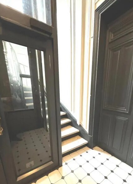 Bureau dans Paris à vendre - Hall d’entrée – Image 1 sur 3