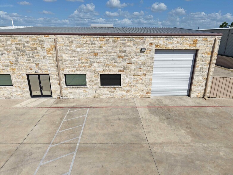 13711 Immanuel Rd, Pflugerville, TX à louer - Photo de l’immeuble – Image 3 sur 14