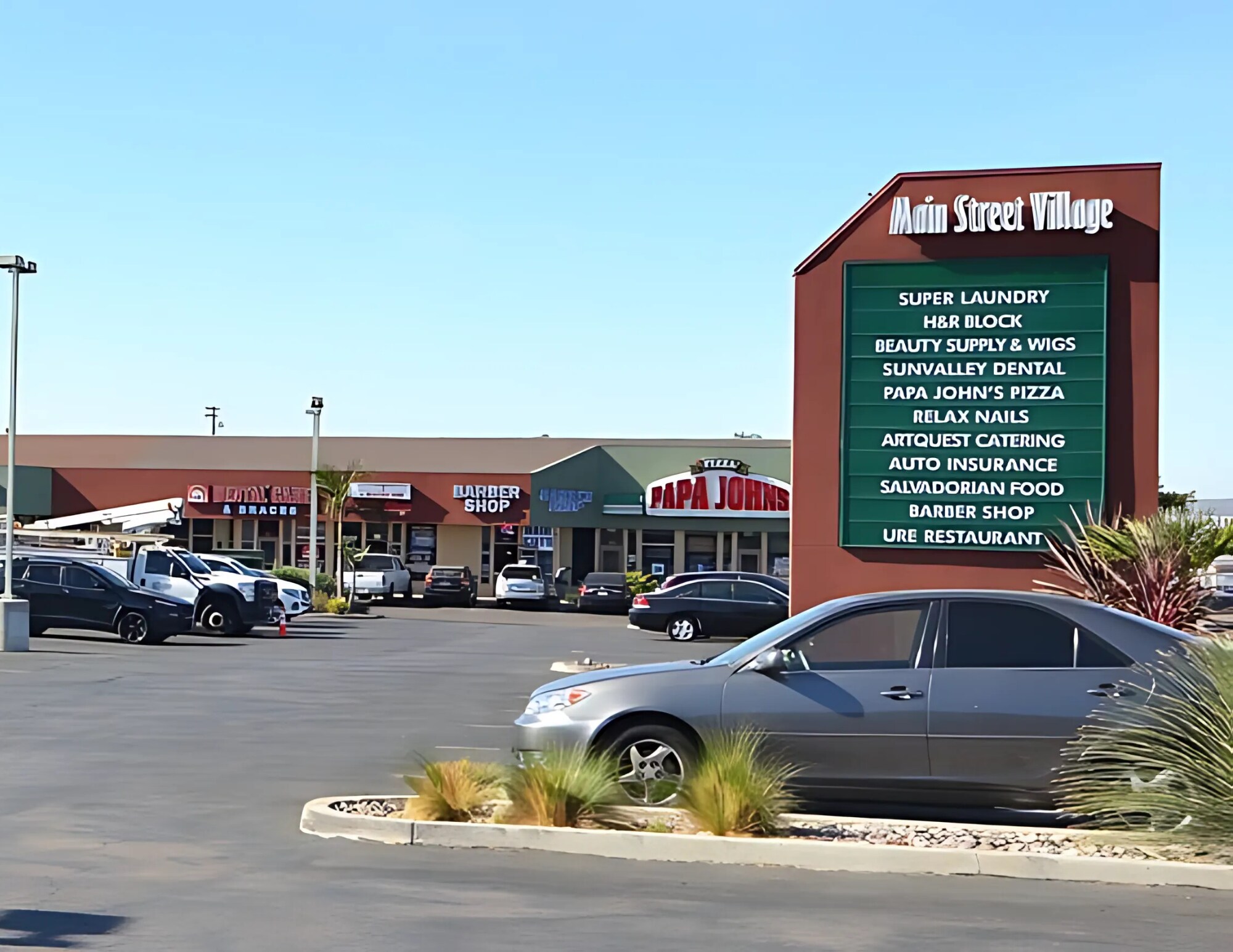 1201-1255 E Main St, El Cajon, CA à louer Photo principale– Image 1 sur 4