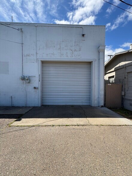 2324 Railroad Ave, Redding, CA à louer - Photo de l’immeuble – Image 3 sur 14