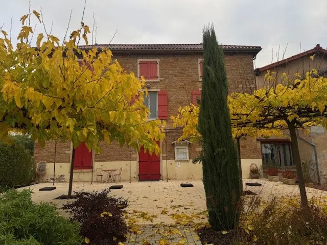 Local d'activités dans Davayé à vendre - Photo de l’immeuble – Image 2 sur 6