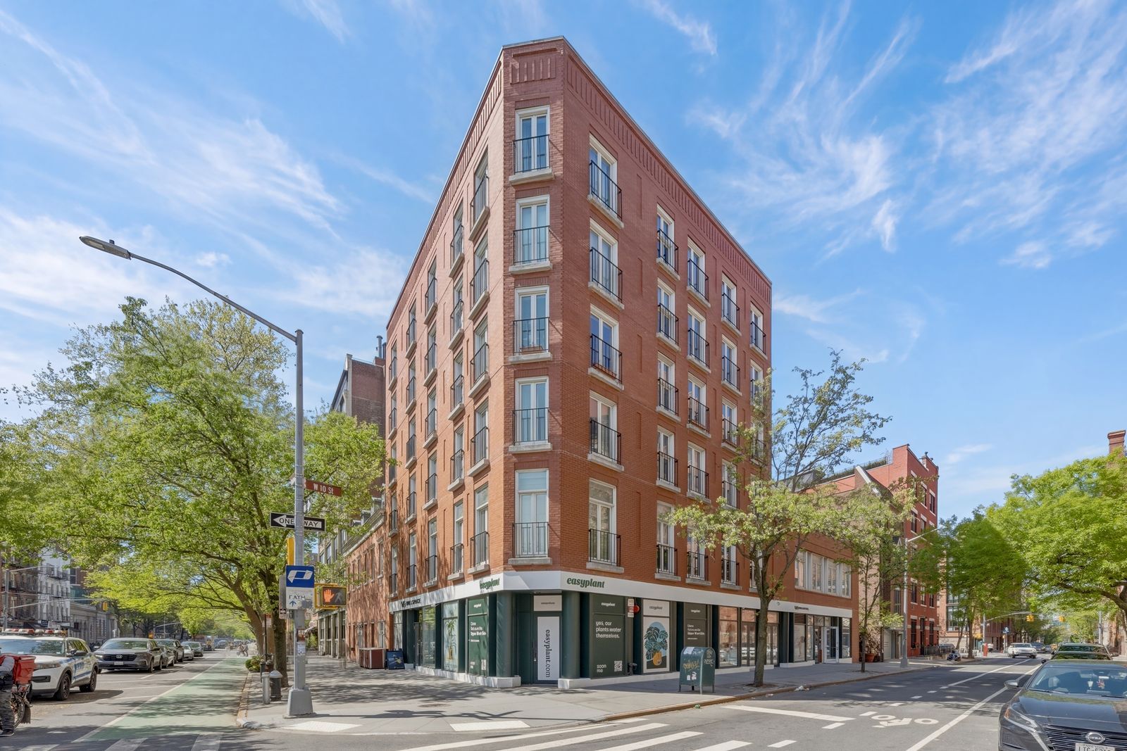 254 W 10th St, New York, NY à vendre Photo de l’immeuble– Image 1 sur 9