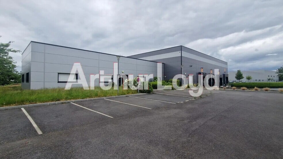 Local d'activités dans Vire Normandie à vendre - Photo de l’immeuble – Image 1 sur 2