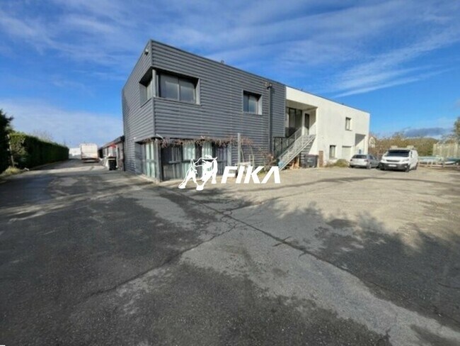 Plus de détails pour Local d’activités à vendre