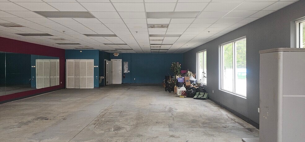 2405 E Graves Ave, Orange City, FL à louer - Photo de l’immeuble – Image 2 sur 8