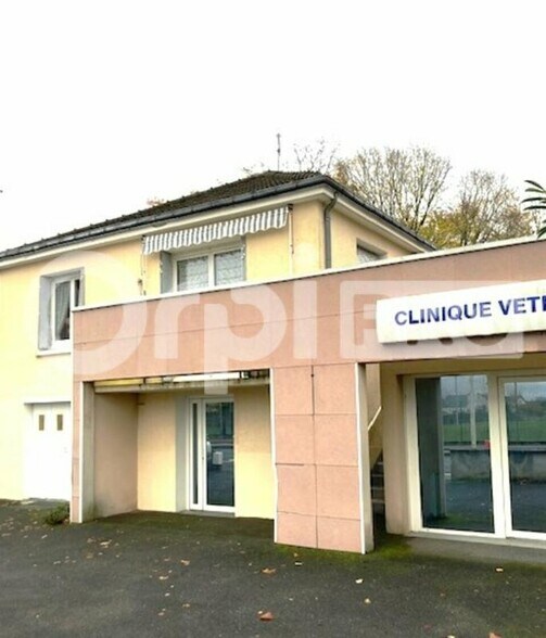 Local d'activités dans Fleury-les-Aubrais à vendre - Photo de l’immeuble – Image 1 sur 18